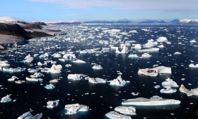 Glaciers_and_Icebergs_at_Cape_York